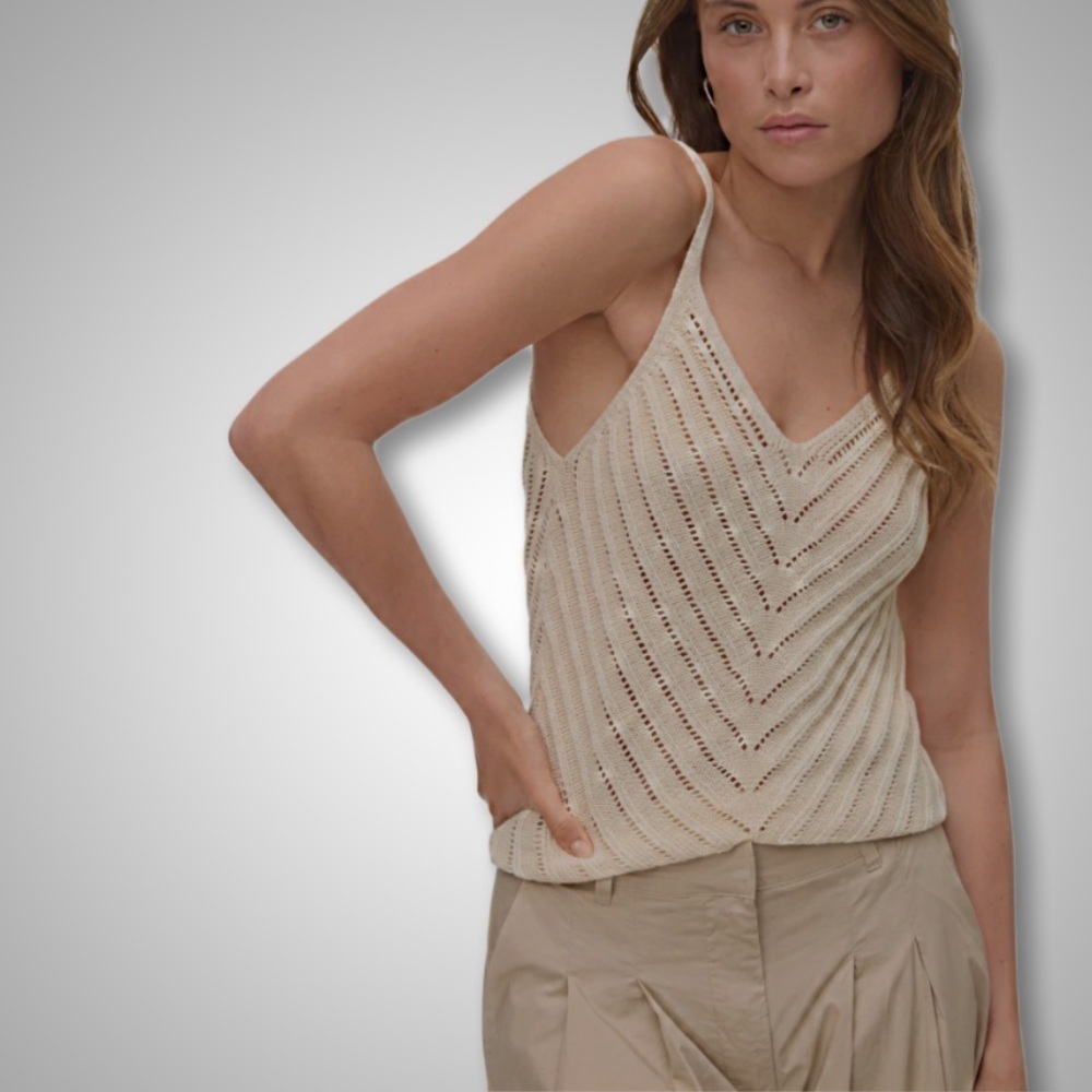 ✌️4/$20✌️ Vero moda knit camisole